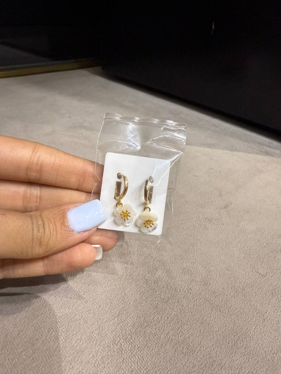 گوشواره سبک و نمادار زنانه مخصوص مهمونی و روزمرگی