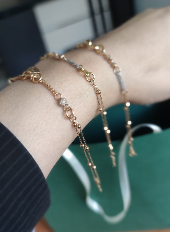 دستبندهای مینیمال و پرطرفدار با وزن های باور پکردنی و نمادار