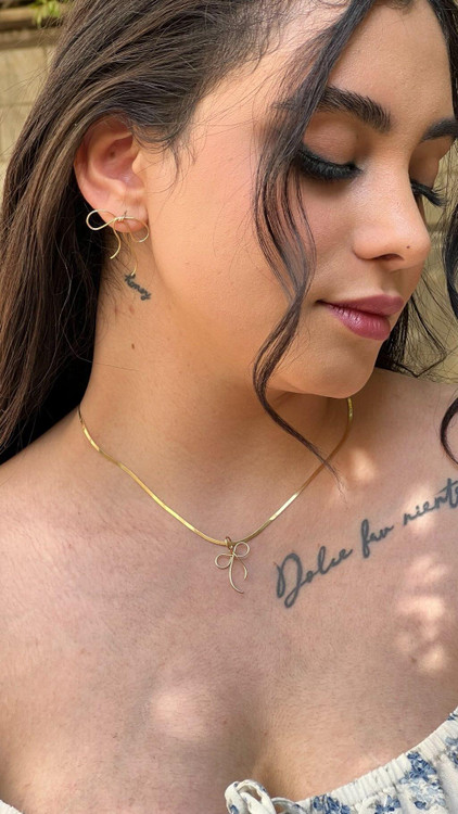 گوشواره فانتزی طلای زنانه طرح پاپیون با وزن دو گرم و درخشش لوکس