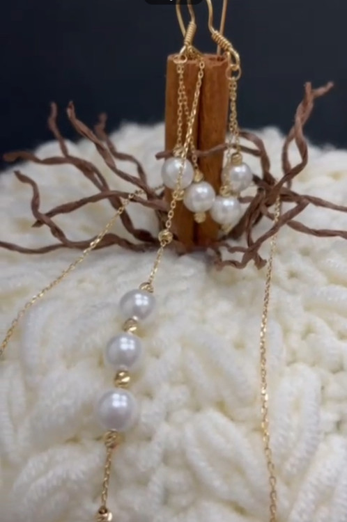 نیمست مروارید زنانه طلای ۱۸ عیار با وزن ۳.۴۸۰ گرم – طراحی ظریف و کلاسیک