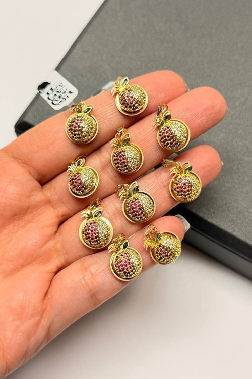 پلاک طلا طرح انار با نگین سواروسکی – وزن ۱۴۰ سوت – طلای ۱۸ عیار