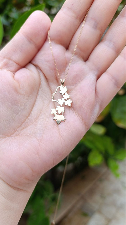 پلاک طلا زنانه طرح برگ – طلای ۱۸ عیار – وزن ۹۰۰ سوت