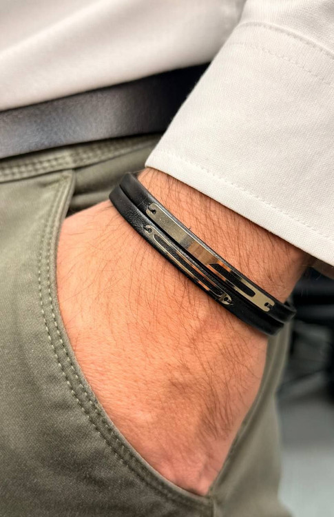 دستبند چرم مردانه با پلاک طلا – قابل سفارش با وزن دلخواه – طلای ۱۸ عیار